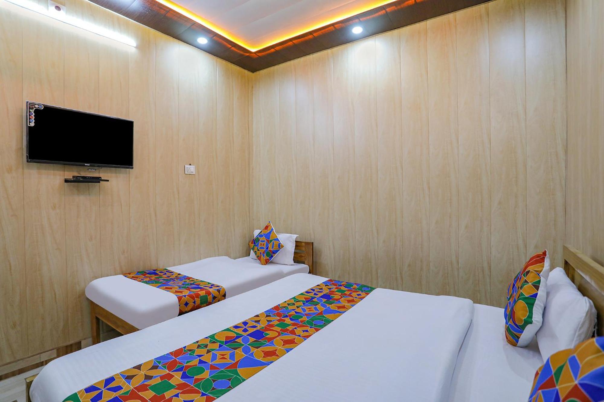 Hotel Fabexpress Shree Ram Aadhar 900 Mtr From Ram Mandir Ayodhya Exterior foto